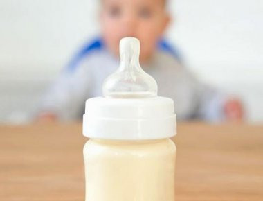 Η Lactalis απέσυρε σήμερα 720 παρτίδες βρεφικού γάλακτος λόγω του κινδύνου μόλυνσης από σαλμονέλα